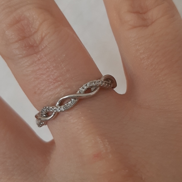 Assortment Rings 925 Silver Size 7 or 8 - Picture 4 of 7